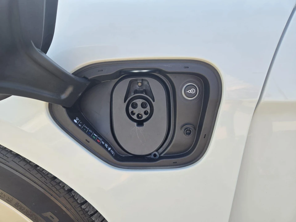 2022 Porsche Taycan - Image 18 of 31