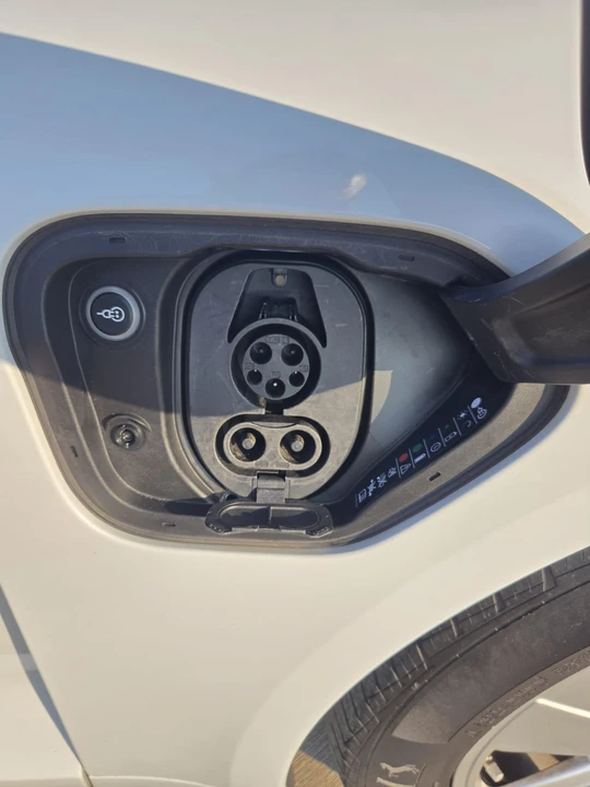 2022 Porsche Taycan - Image 26 of 31