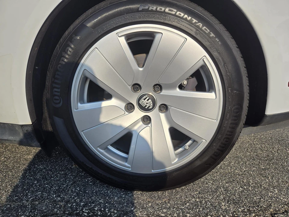 2022 Porsche Taycan - Image 28 of 31