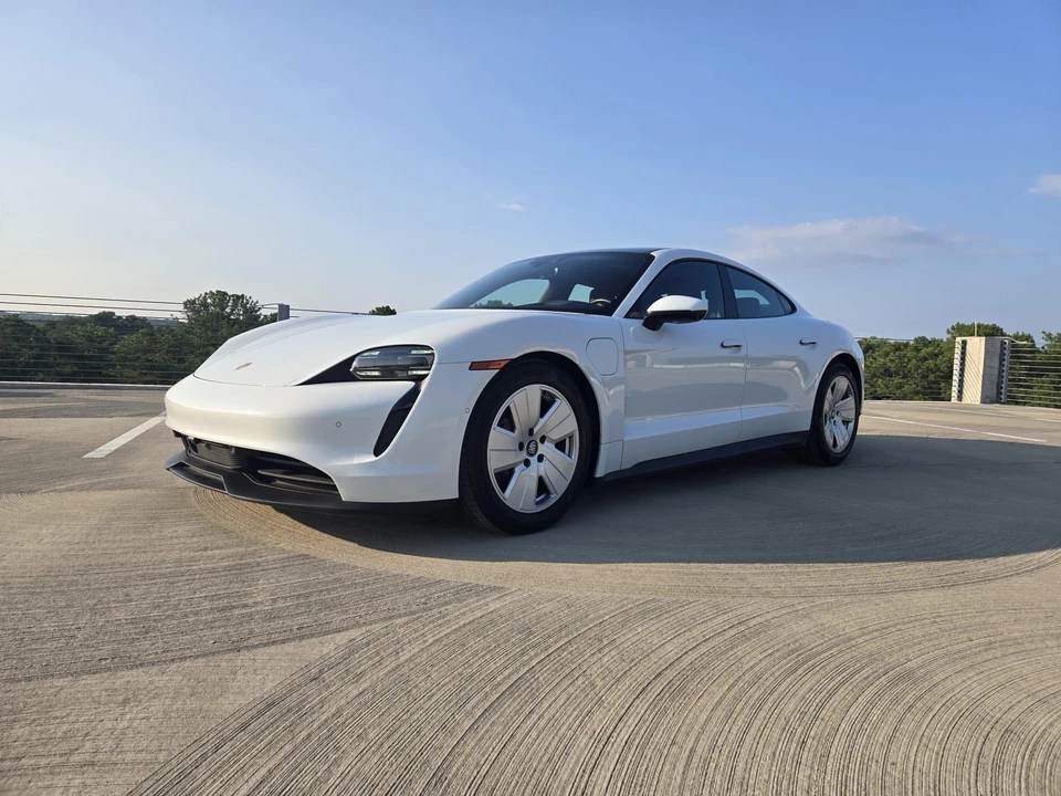 2022 Porsche Taycan - Image 6 of 31