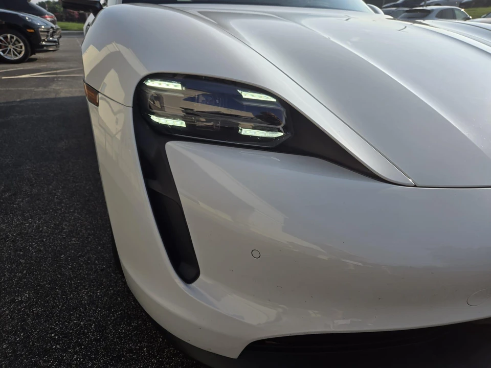 2022 Porsche Taycan - Image 15 of 31