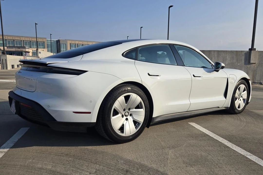 2022 Porsche Taycan - Image 4 of 31