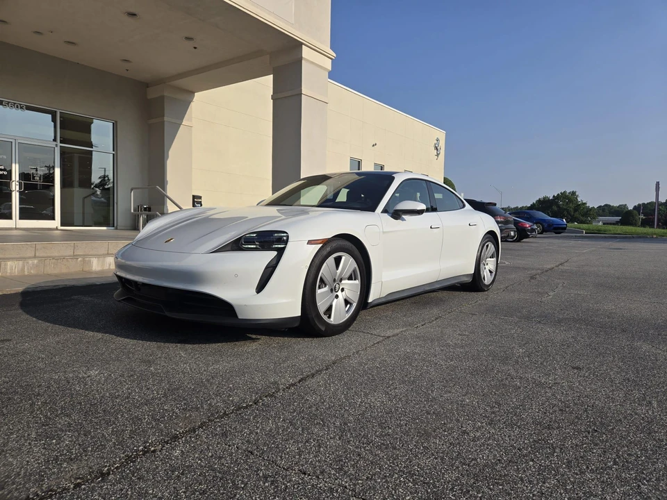 2022 Porsche Taycan - Image 12 of 31