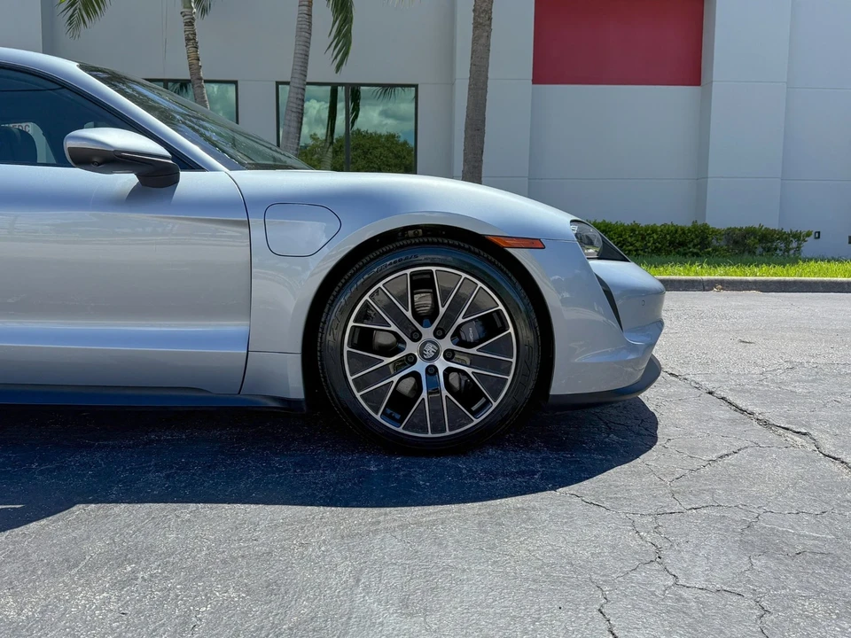 2022 Porsche Taycan - Image 7 of 21