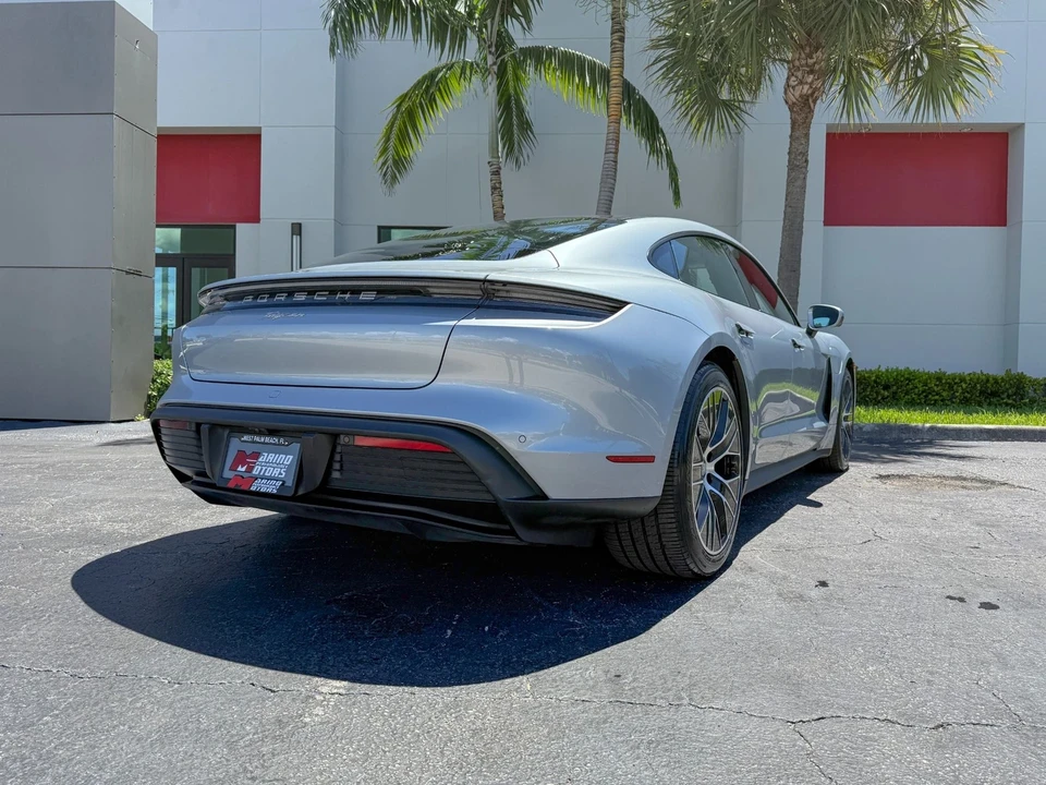 2022 Porsche Taycan - Image 10 of 21