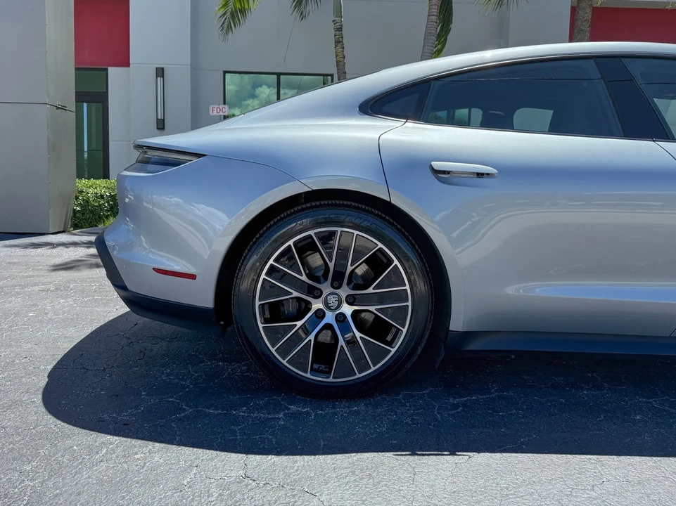 2022 Porsche Taycan - Image 6 of 21