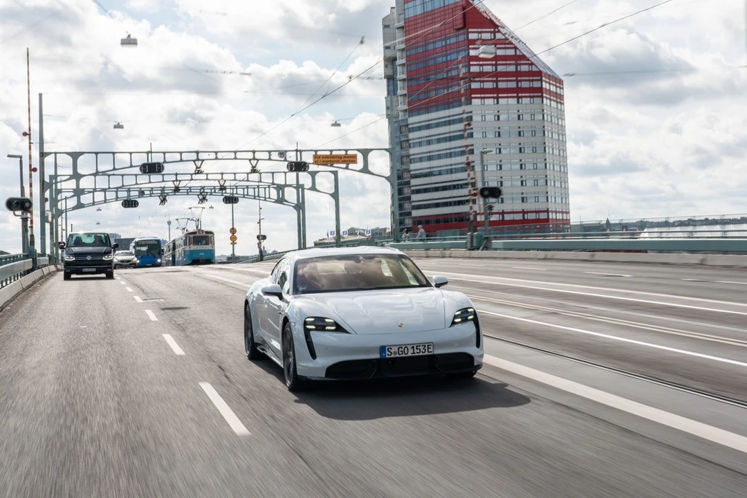 2022 Porsche Taycan - Image 2 of 15