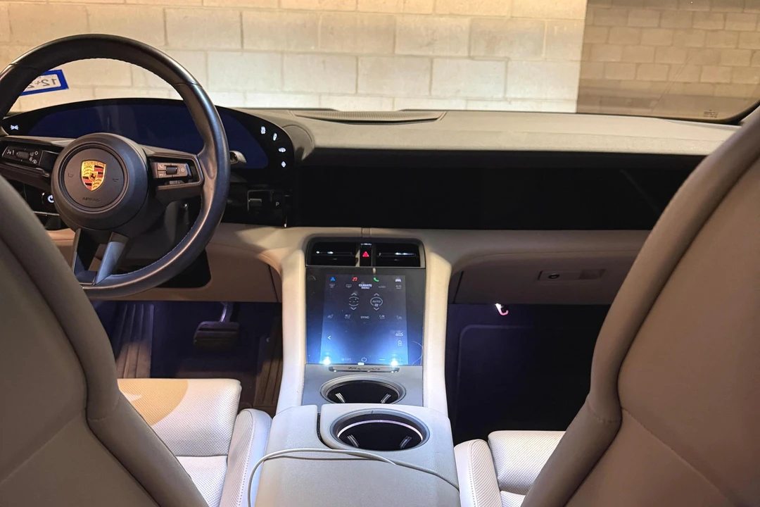2022 Porsche Taycan - Image 22 of 31