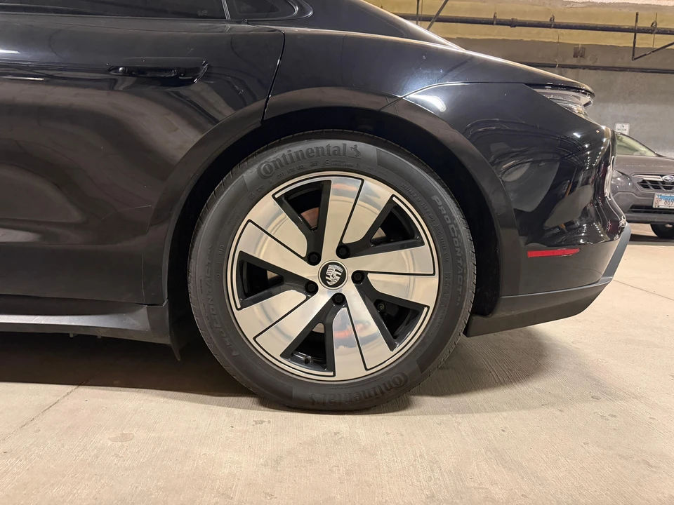 2022 Porsche Taycan - Image 10 of 31