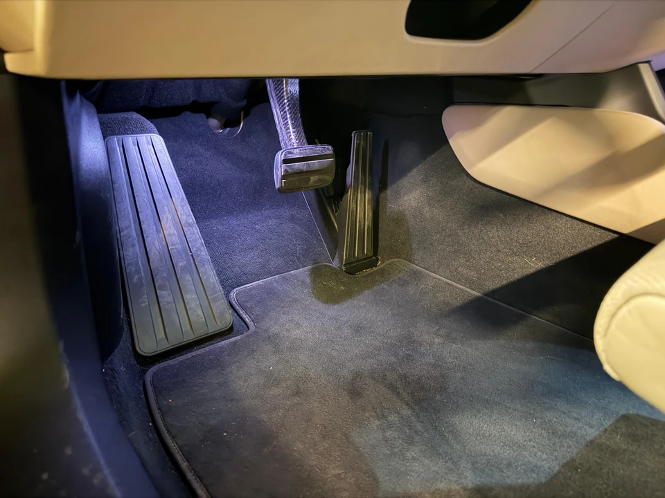 2022 Porsche Taycan - Image 29 of 31