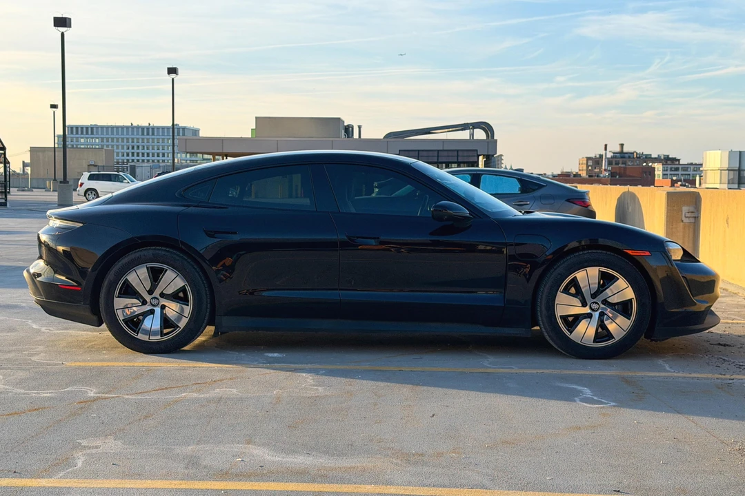 2022 Porsche Taycan - Image 3 of 31