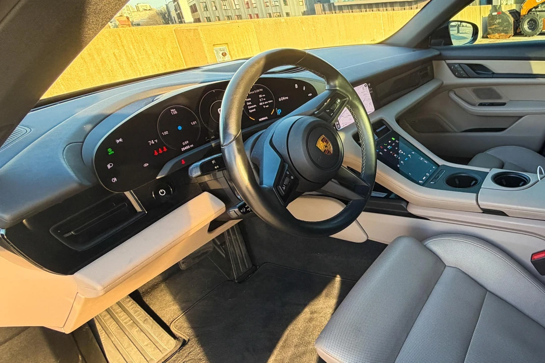 2022 Porsche Taycan - Image 13 of 31