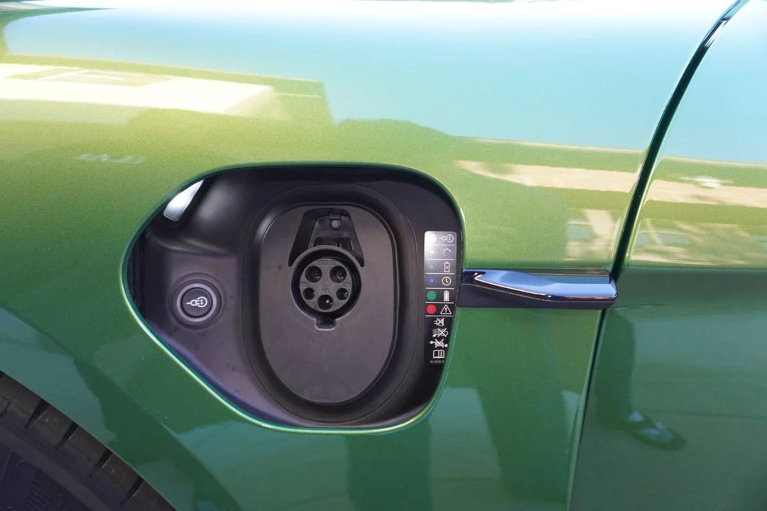2022 Porsche Taycan - Image 14 of 24