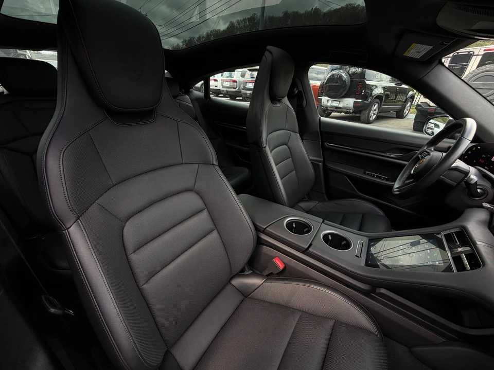 2022 Porsche Taycan - Image 16 of 31