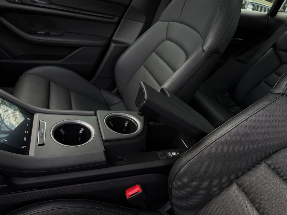 2022 Porsche Taycan - Image 12 of 31