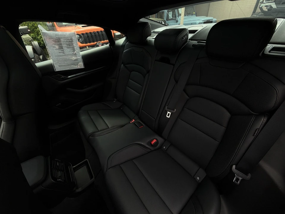 2022 Porsche Taycan - Image 24 of 31