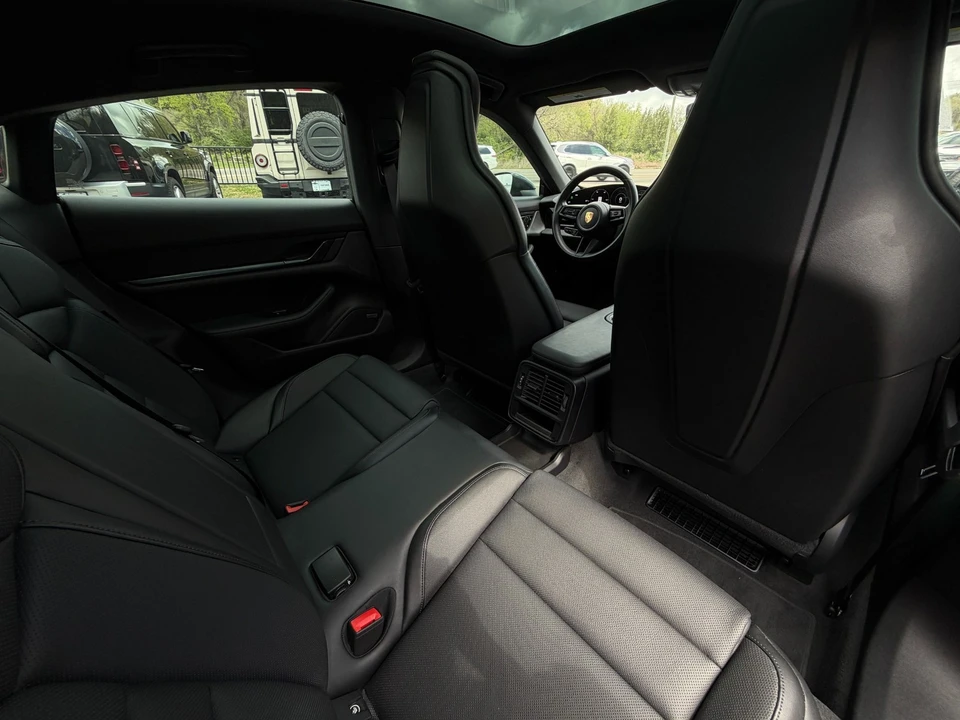 2022 Porsche Taycan - Image 18 of 31