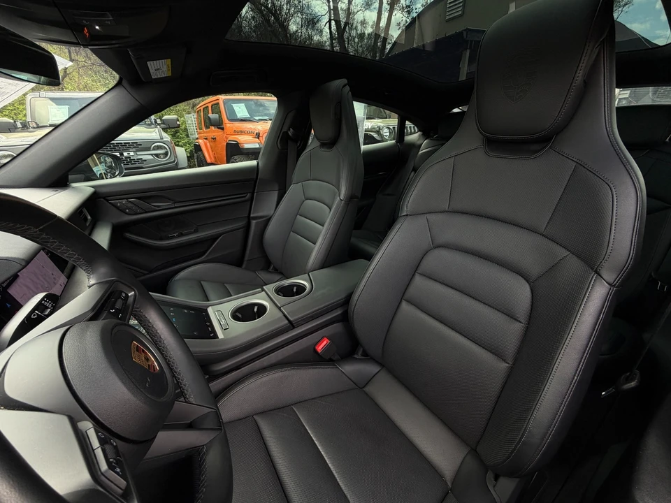 2022 Porsche Taycan - Image 9 of 31