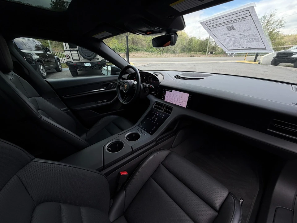 2022 Porsche Taycan - Image 15 of 31
