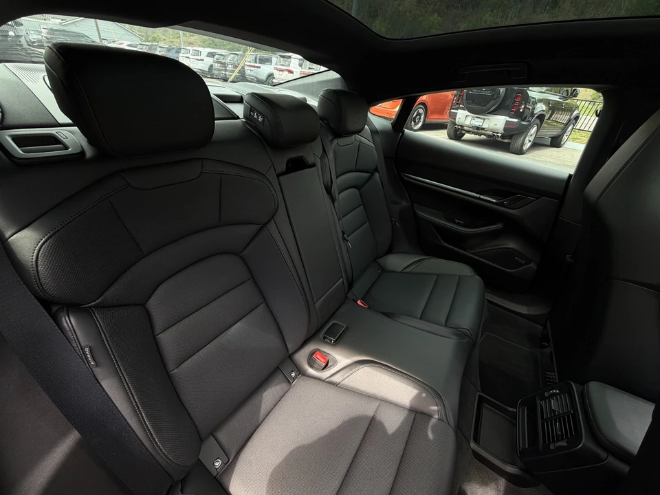 2022 Porsche Taycan - Image 19 of 31