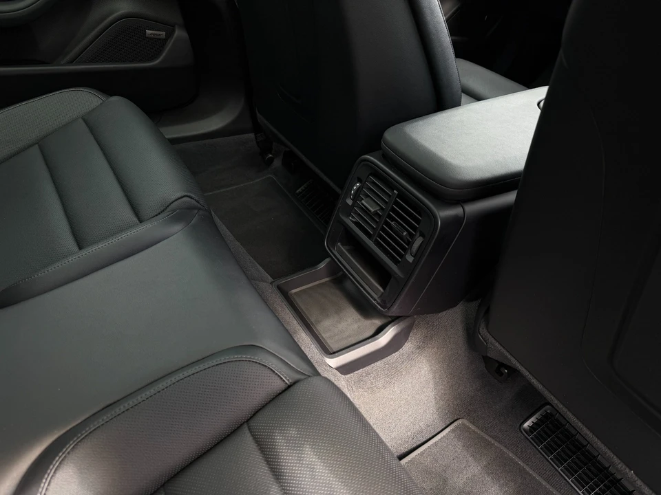 2022 Porsche Taycan - Image 20 of 31