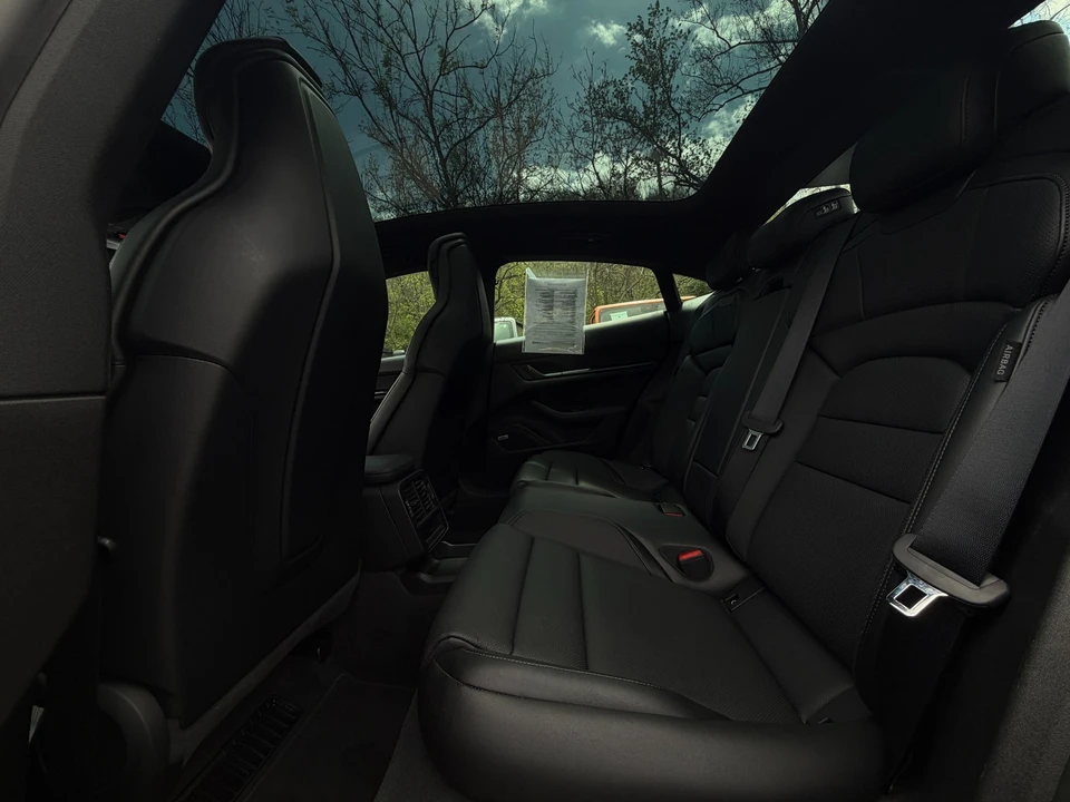 2022 Porsche Taycan - Image 22 of 31