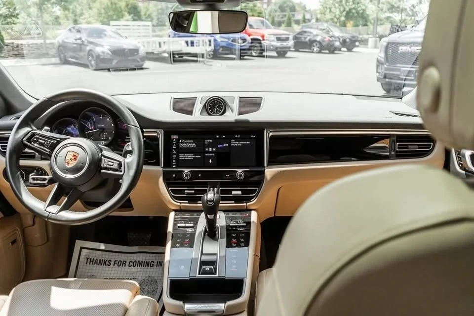 2022 Porsche Macan - Image 6 of 20
