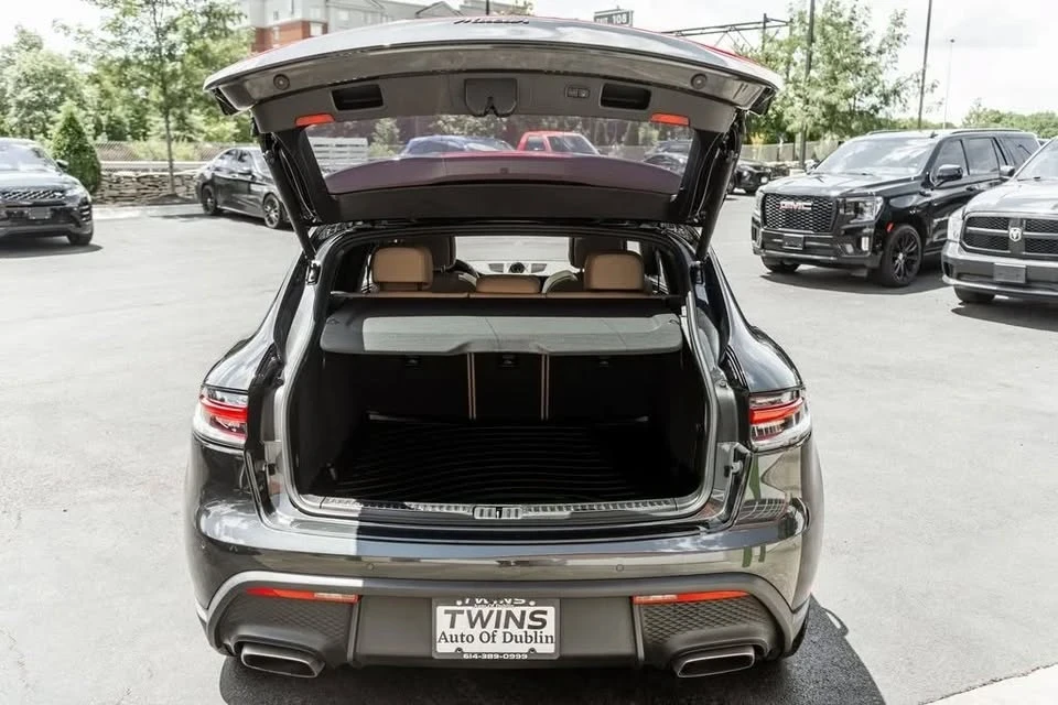 2022 Porsche Macan - Image 15 of 20