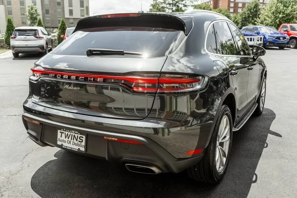 2022 Porsche Macan - Image 17 of 20