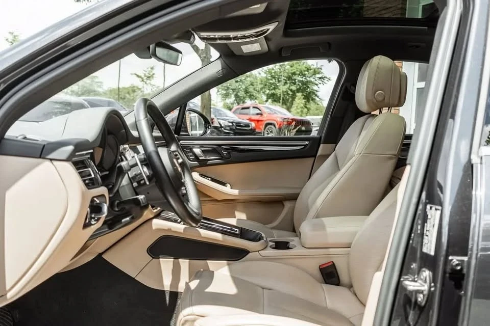 2022 Porsche Macan - Image 13 of 20