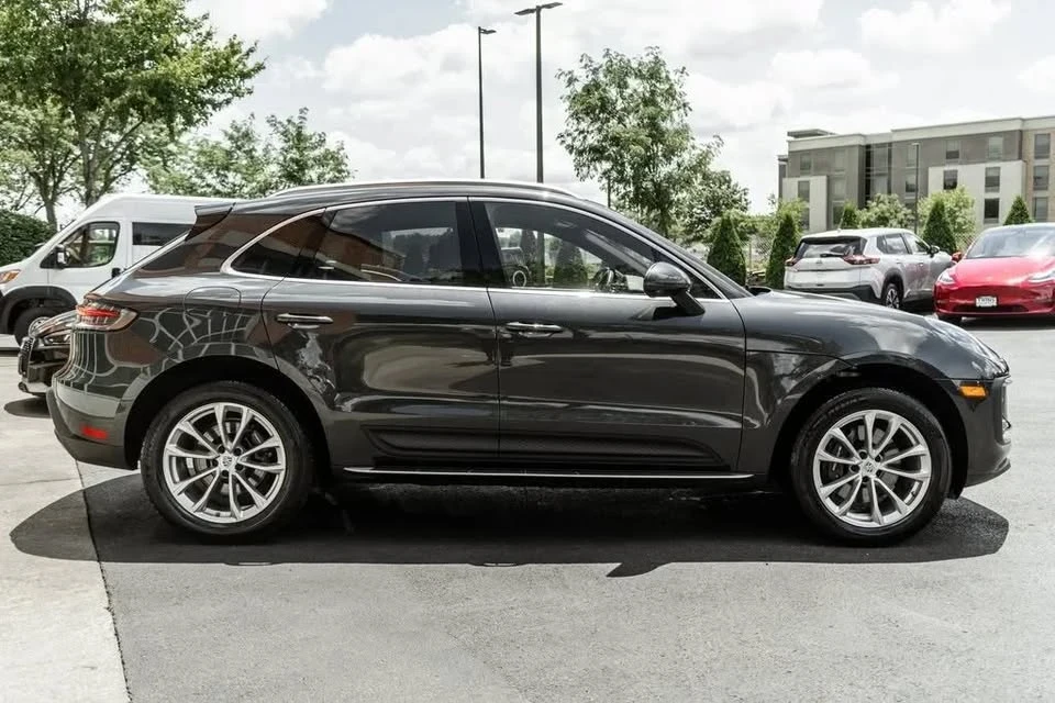 2022 Porsche Macan - Image 2 of 20