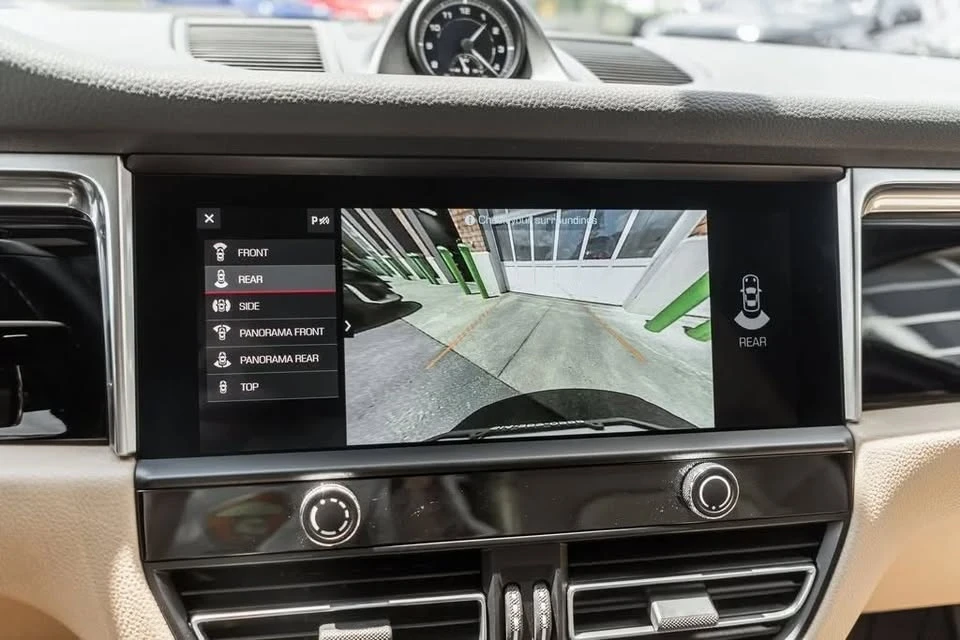2022 Porsche Macan - Image 7 of 20