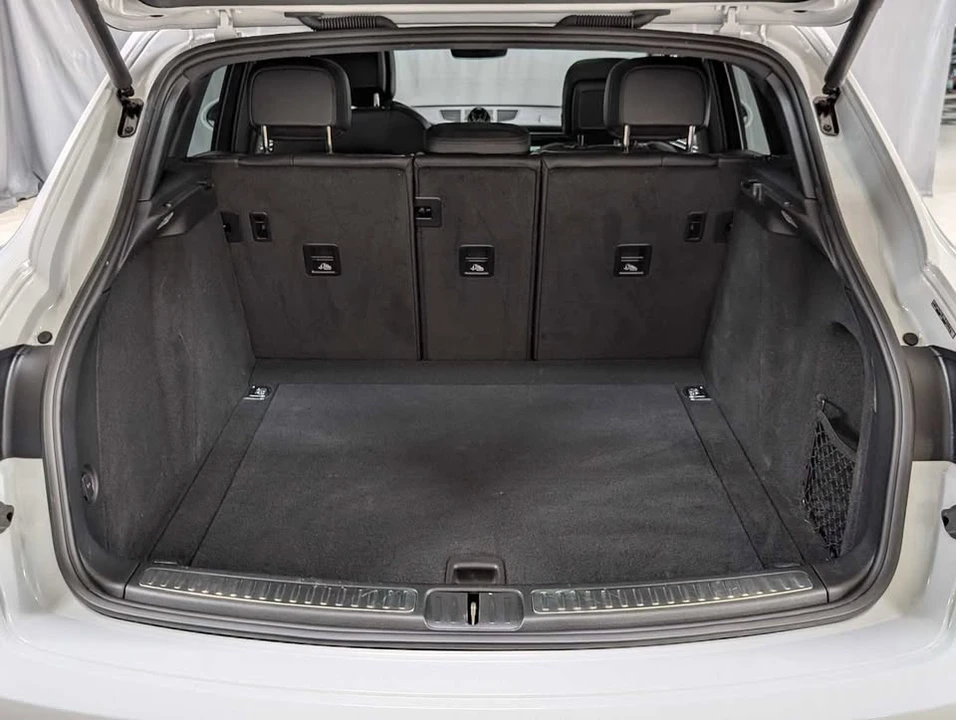 2022 Porsche Macan - Image 14 of 17