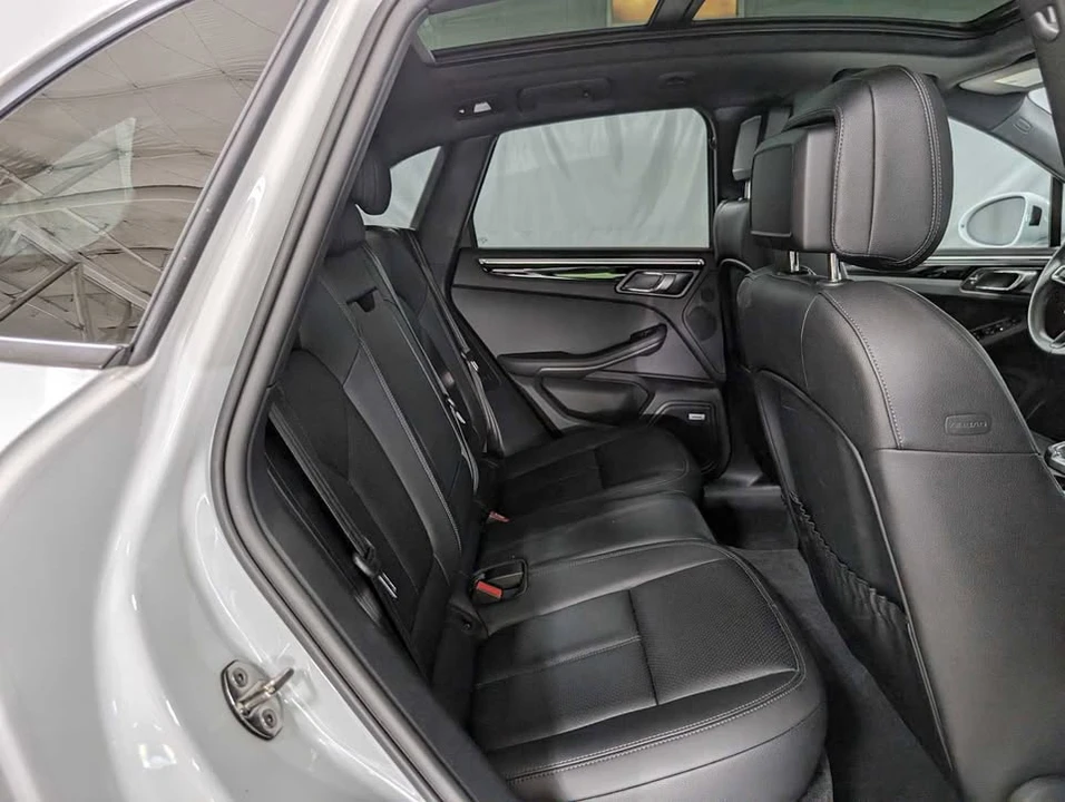 2022 Porsche Macan - Image 12 of 17