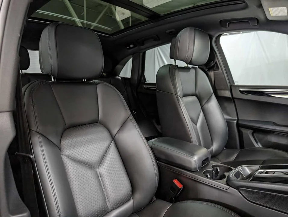 2022 Porsche Macan - Image 10 of 17
