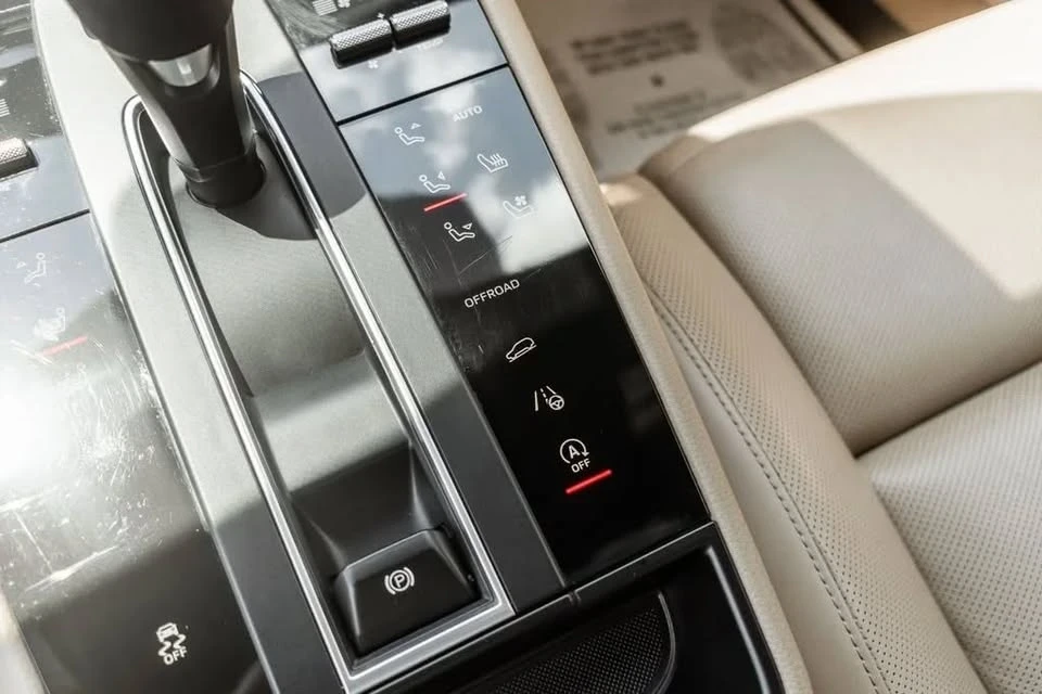 2022 Porsche Macan - Image 12 of 20