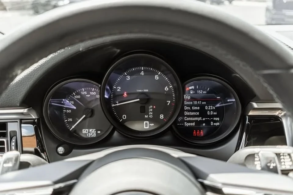 2022 Porsche Macan - Image 9 of 20