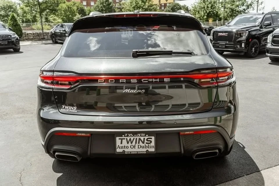 2022 Porsche Macan - Image 18 of 20