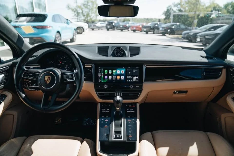 2022 Porsche Macan - Image 3 of 4