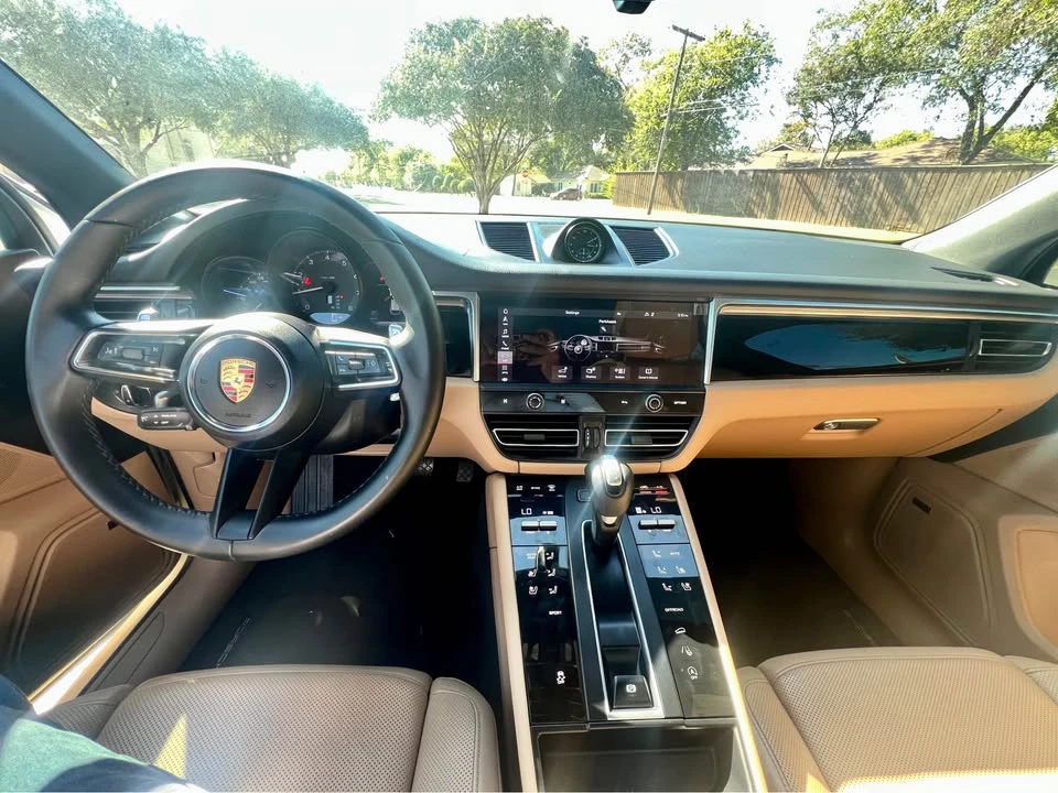 2022 Porsche Macan - Image 6 of 10