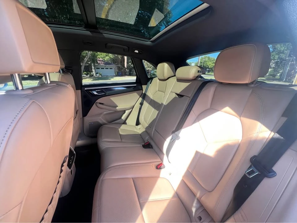 2022 Porsche Macan - Image 8 of 10