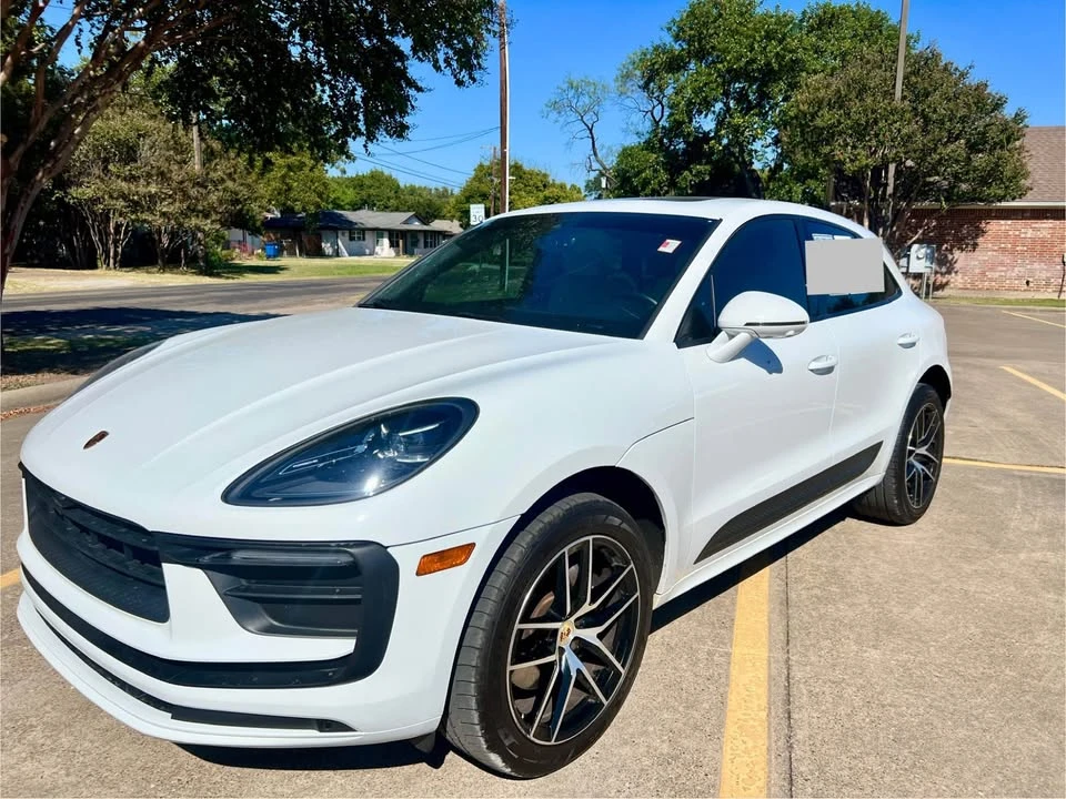 2022 Porsche Macan - Image 2 of 10