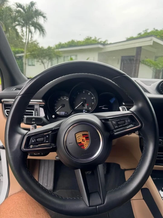 2022 Porsche Macan - Image 10 of 13