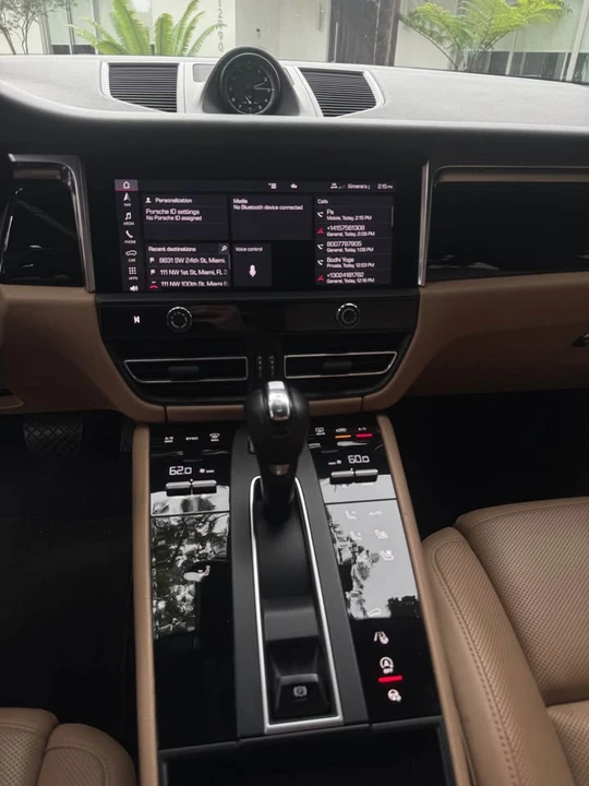 2022 Porsche Macan - Image 12 of 13