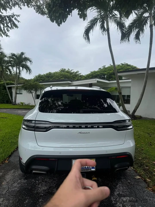 2022 Porsche Macan - Image 2 of 13