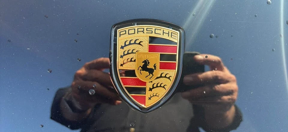 2022 Porsche Macan - Image 2 of 19