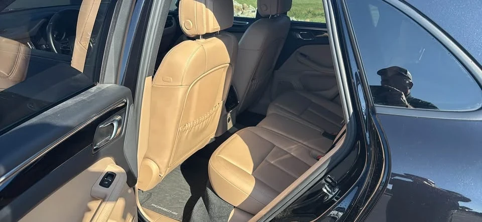 2022 Porsche Macan - Image 9 of 19