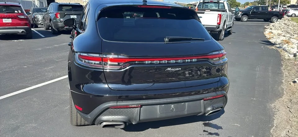 2022 Porsche Macan - Image 8 of 19