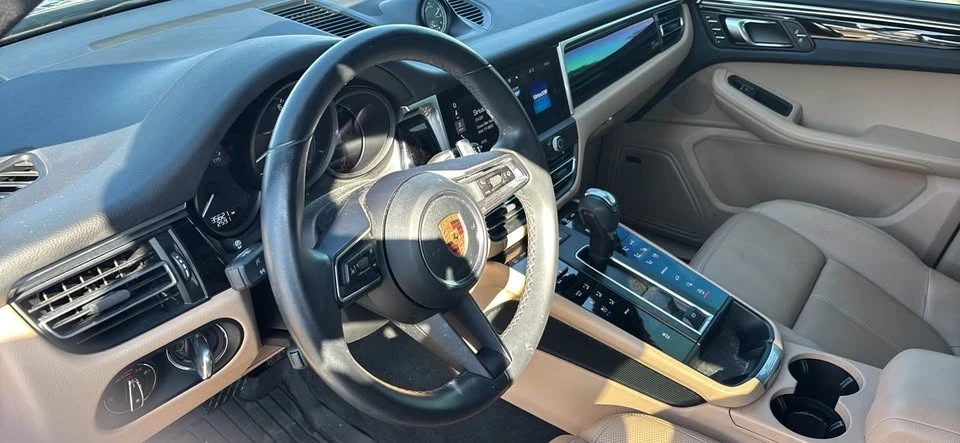 2022 Porsche Macan - Image 12 of 19
