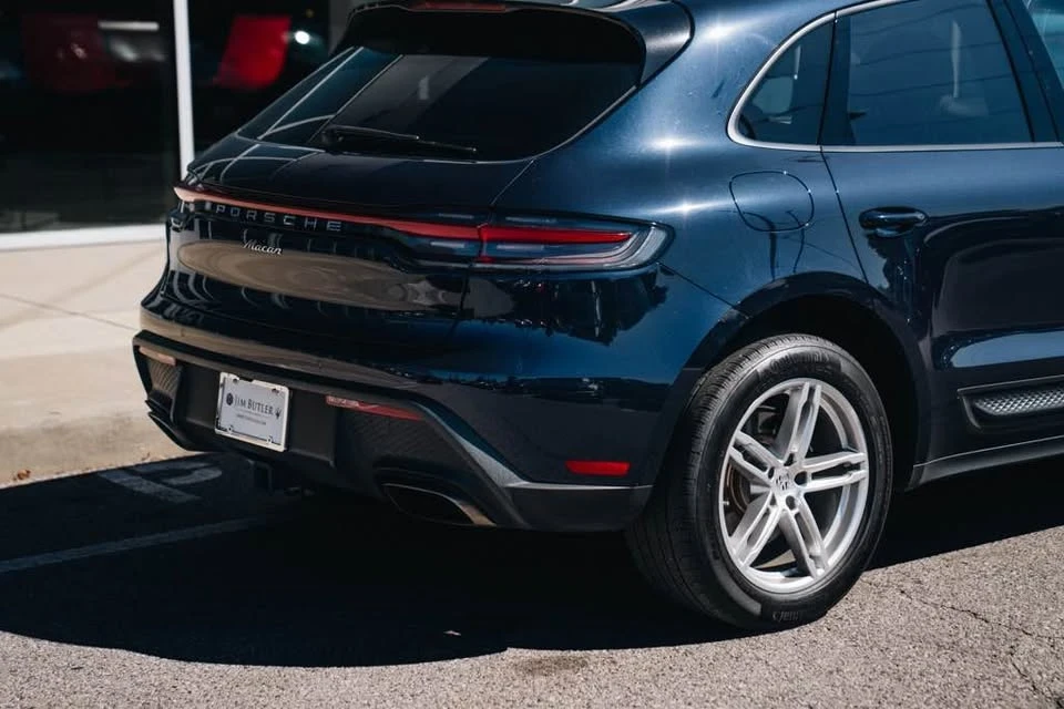 2022 Porsche Macan - Image 2 of 4